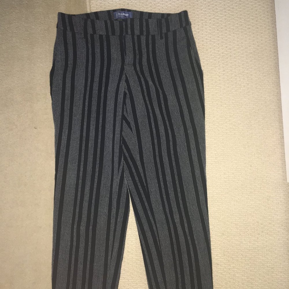 Old Navy Striped Capri Pants